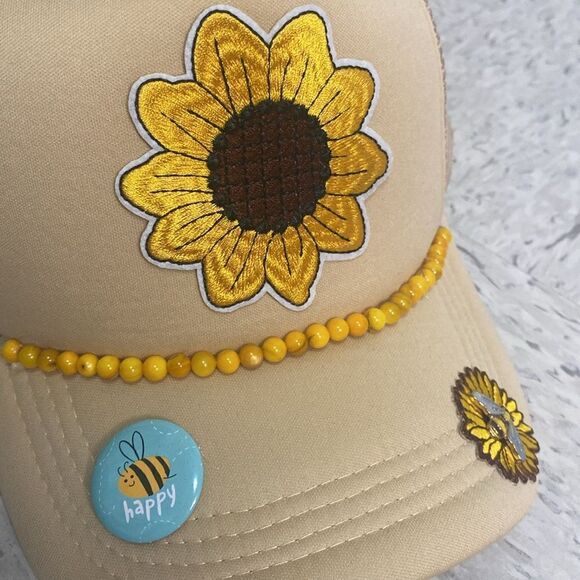 Handmade Trucker Hat sunflower Design - Picture 2 of 5
